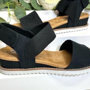 Skechers Womens Desert Kiss Black Ankle Strap Heel Wedge Sandals Shoes NWT